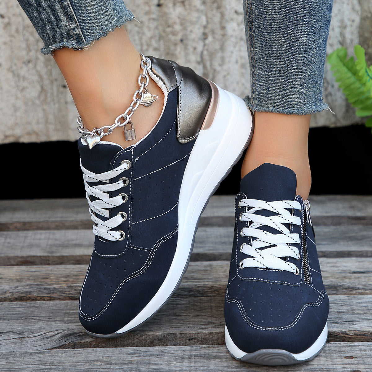 Lace-up Sneakers Cozy