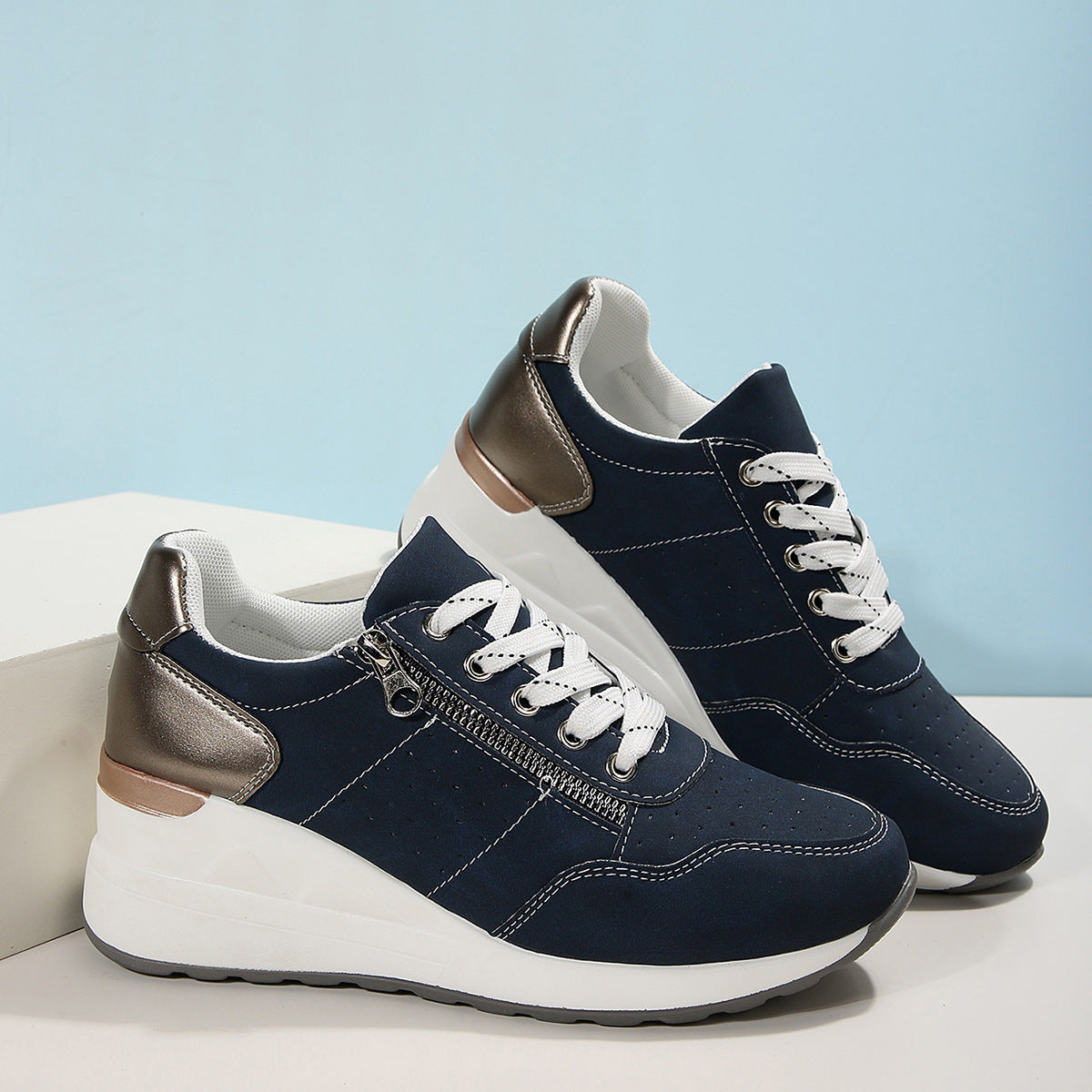 Lace-up Sneakers Cozy
